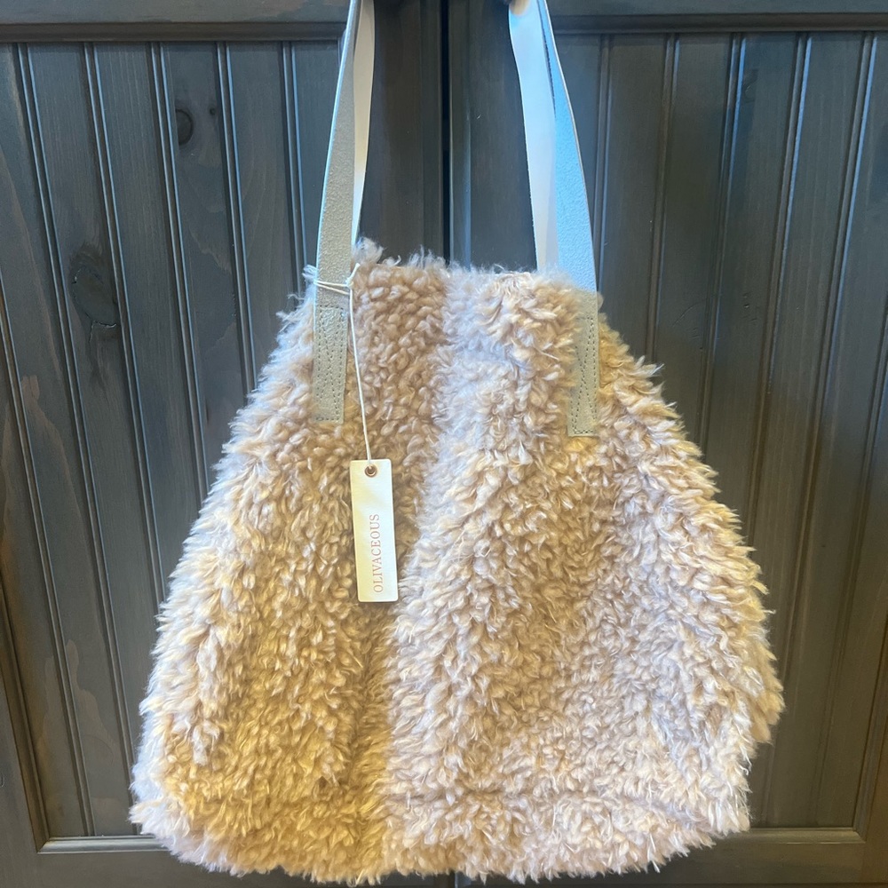 Olivaceous Bag .💓 super cute Sherpa